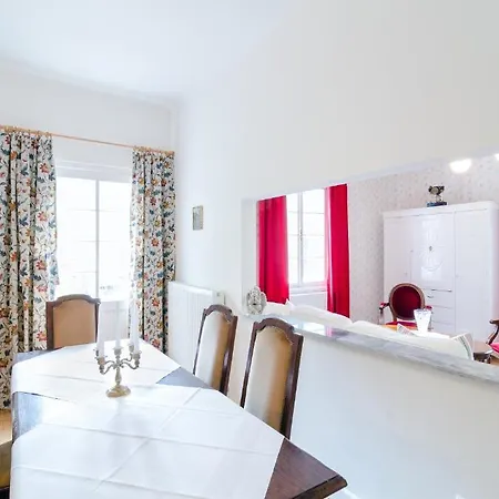 贝伦斯别墅公寓 *